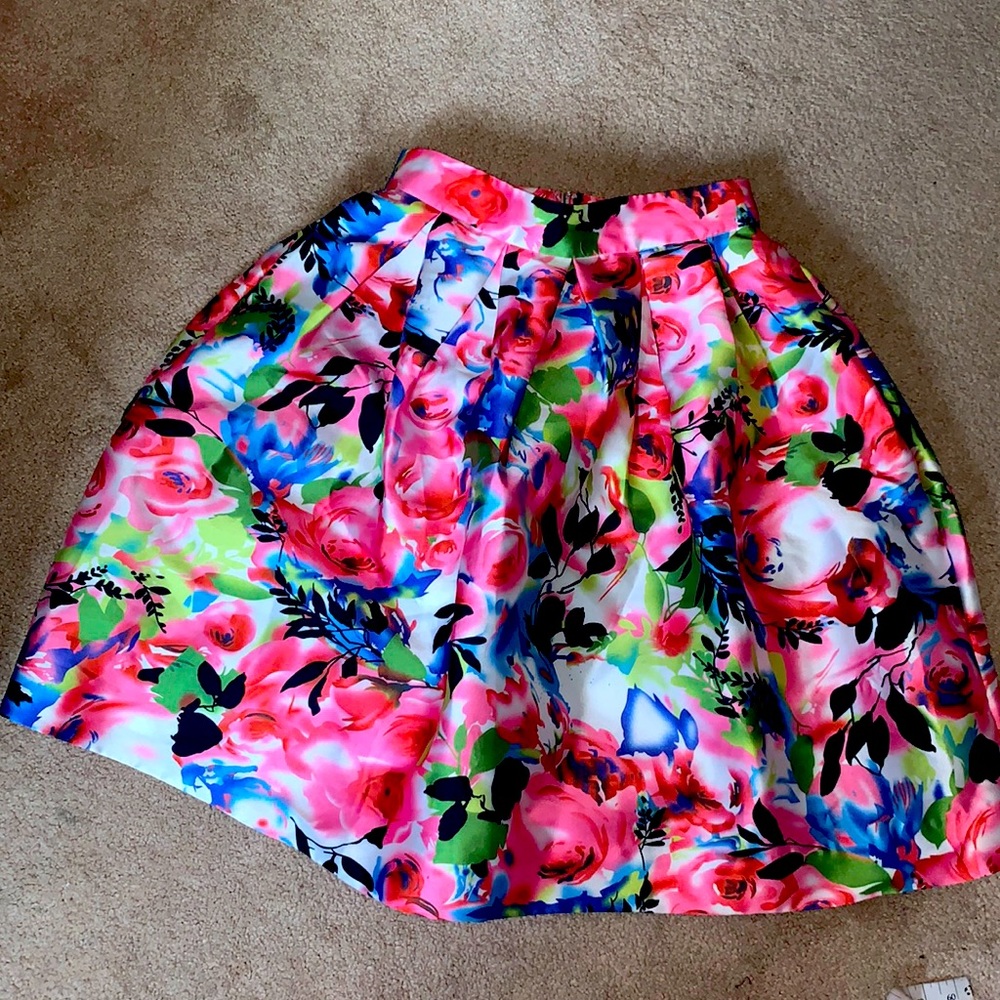 CUTE KNEE LENGTH SKIRT